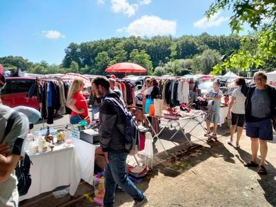 Vide grenier du pont romain