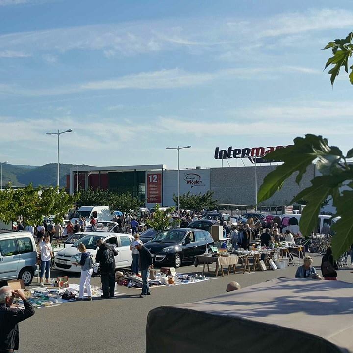 Vide Greniers Parking Intermarche Bricomarche le dimanche