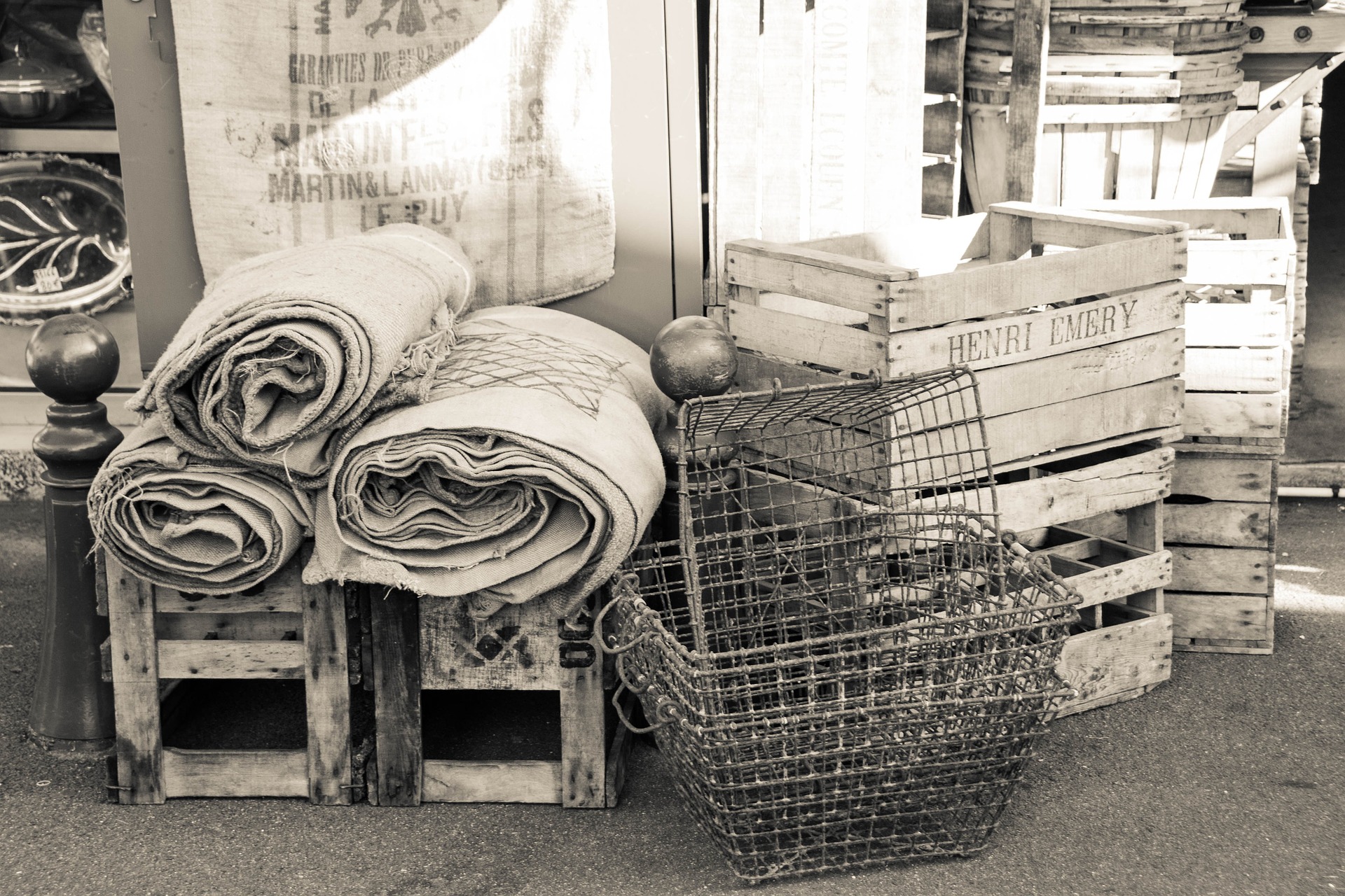 Brocante mensuelle d'Avranches bouquins et brocanteurs