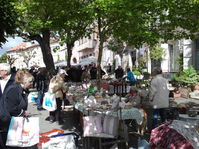Traditionnel Vide-greniers / Brocante du lundi de Pentecôte