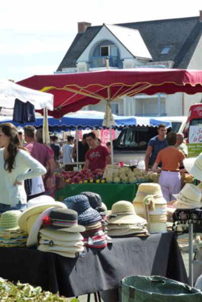 Marché d'été le mardi de Quimiac