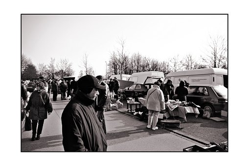 Grand Marché aux Puces Parking Bricomarche et Kiabi