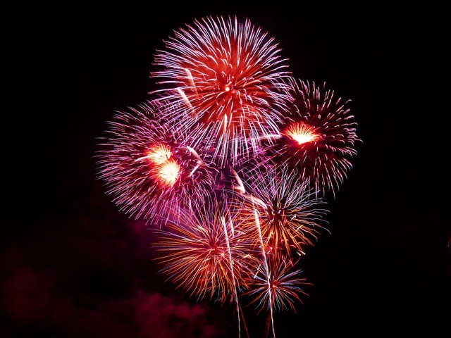 FEUX D’ARTIFICE ET BAL